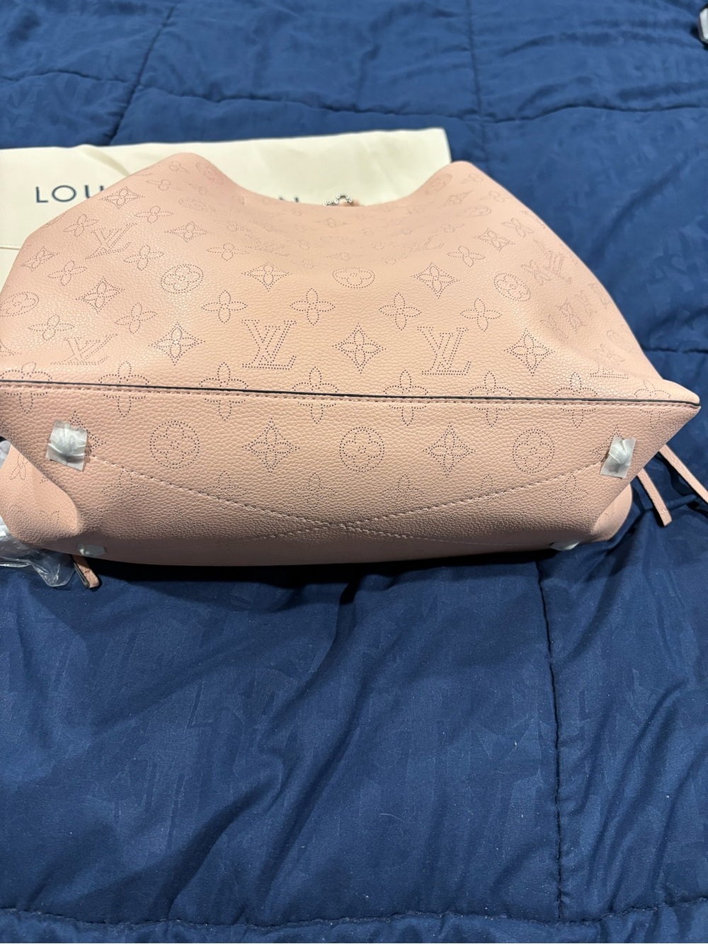 Louis Vuitton Mahina Bella Tote Bag In   Blush Pink NEW - Picture 5 of 10